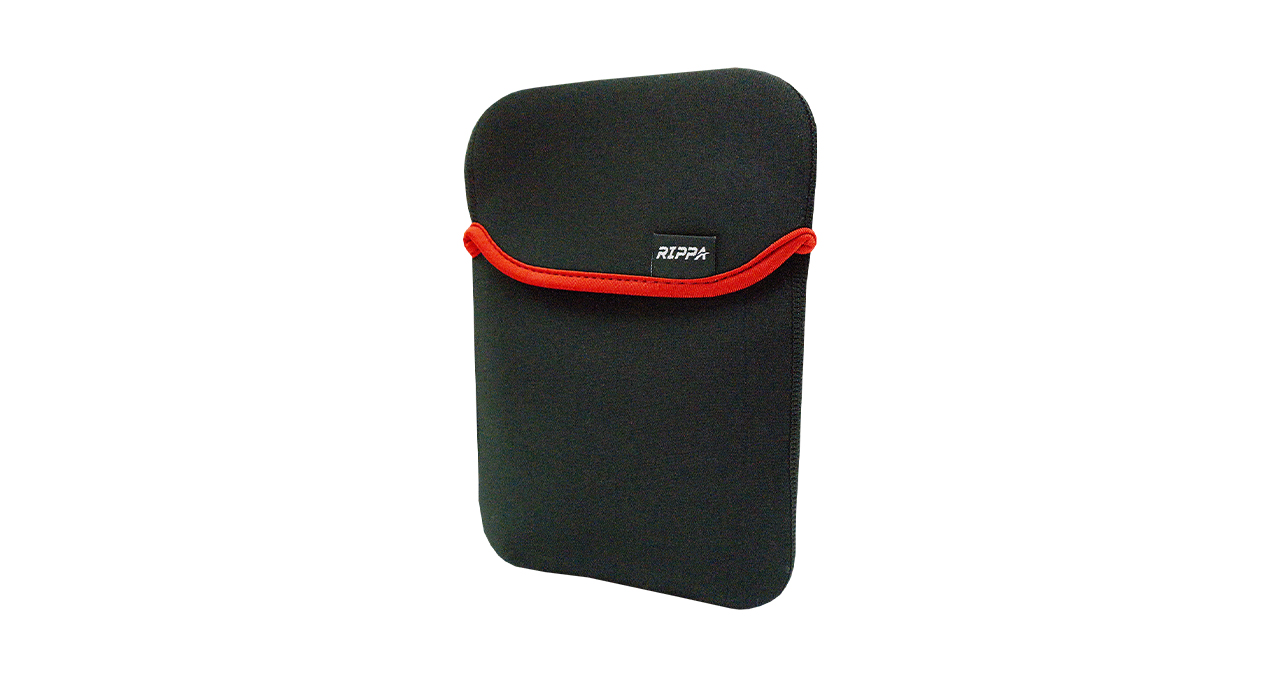 FORRO RIPPA PARA TABLET 7" NEOPRENO NEGRO FILO ROJO